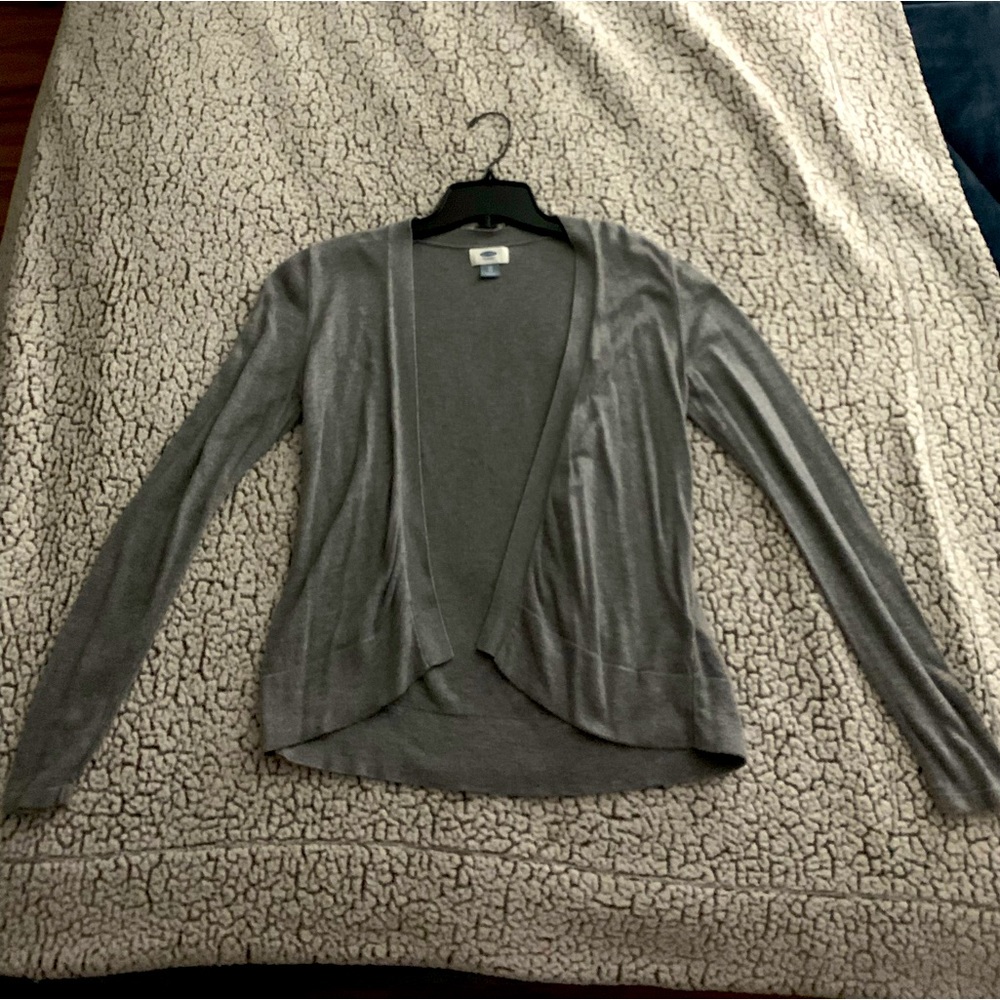 Old Navy grey cardigan, like-new condition. XS fits as expected. Lightweight.